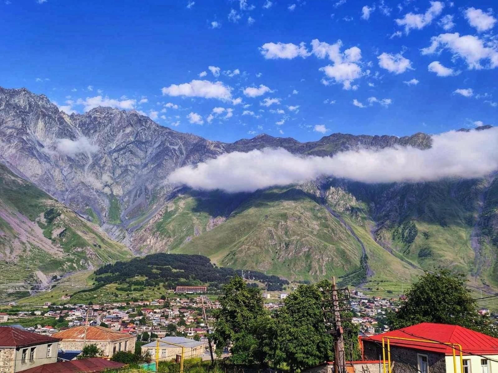 House In Gergeti Hotel Kazbegi Exterior foto